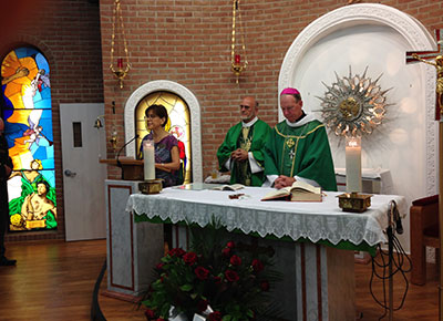 John Holland thanking Fr. Joe Fenech